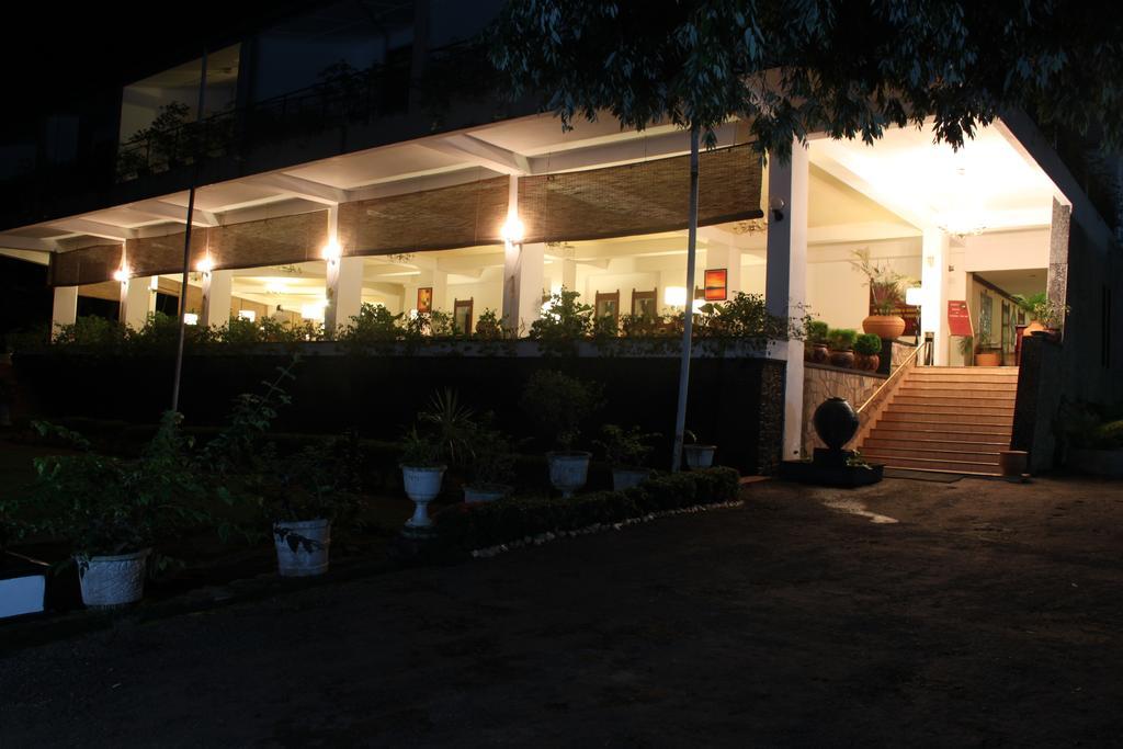Ratnaloka Tour Inns Ratnapura Eksteriør bilde
